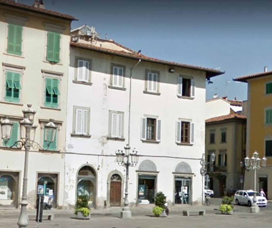 [Palazzo in piazza Duomo 24, 25, 26]