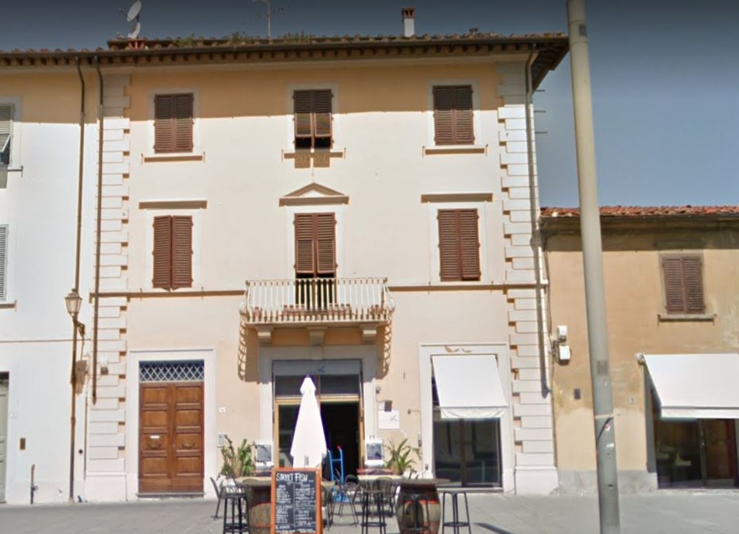 [Palazzo in piazza Santa Maria delle Carceri 4, 5, 6]