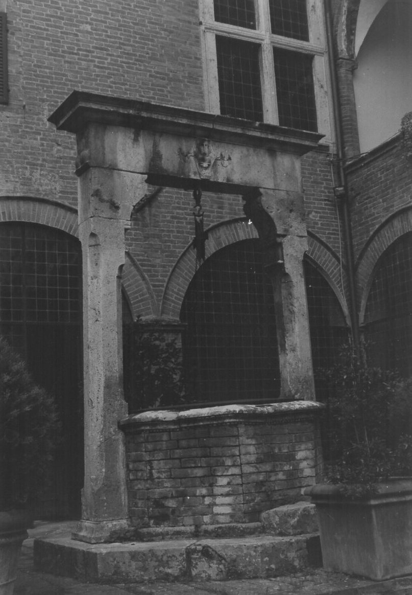 POZZO DELL'ABBAZIA DI MONTEOLIVETO MAGGIORE