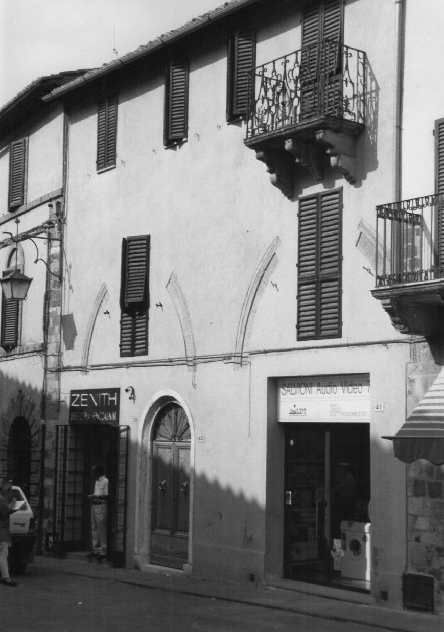 CASA IN PIAZZA DEL POPOLO 39/ 40/ 41