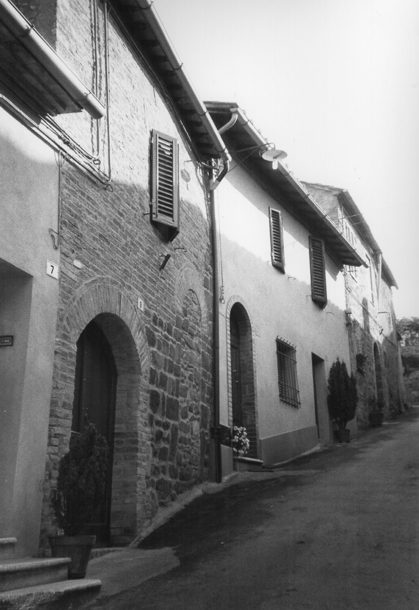 CASA MEDIOEVALE IN VIA CORSICA 9/11/13