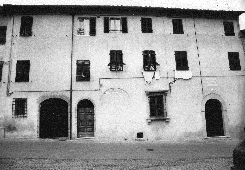 EDIFICIO IN PIAZZA SANT'AGOSTINO, 15/16/17