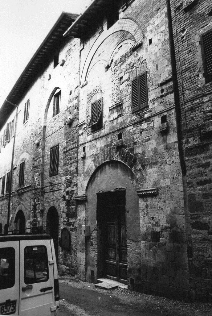 EDIFICIO IN VIA SAN MATTEO 42/44
