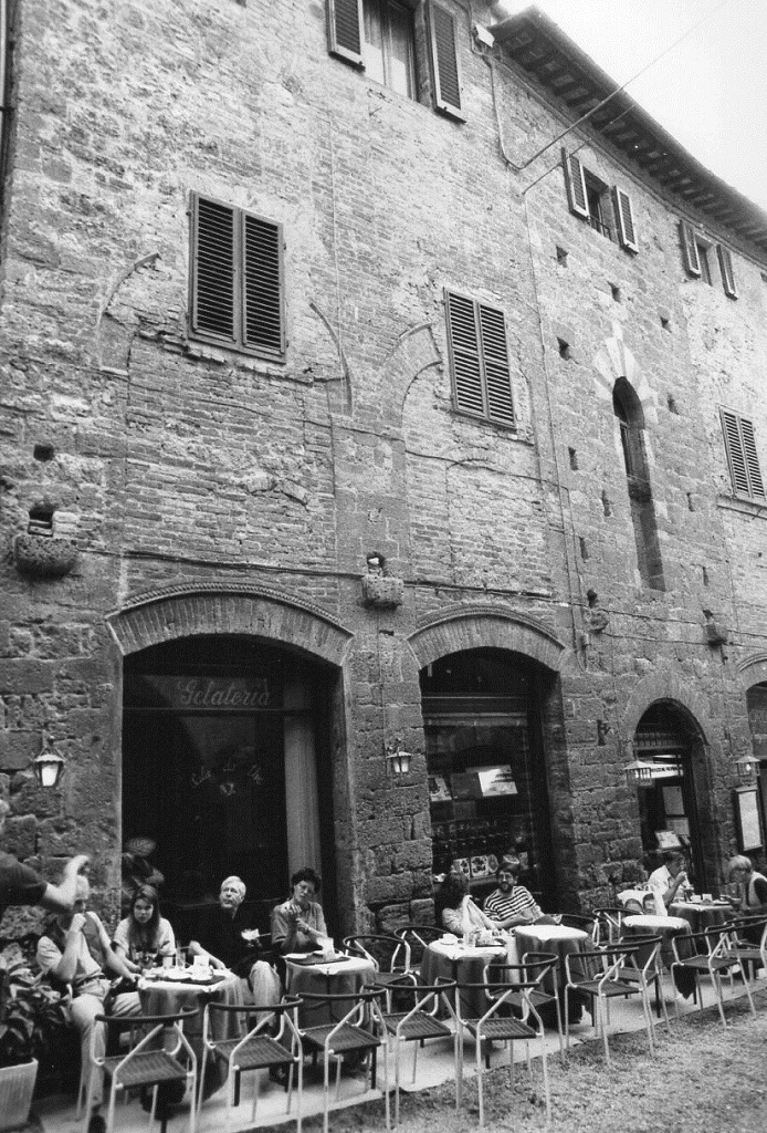EDIFICIO IN VIA SAN MATTEO 49/51