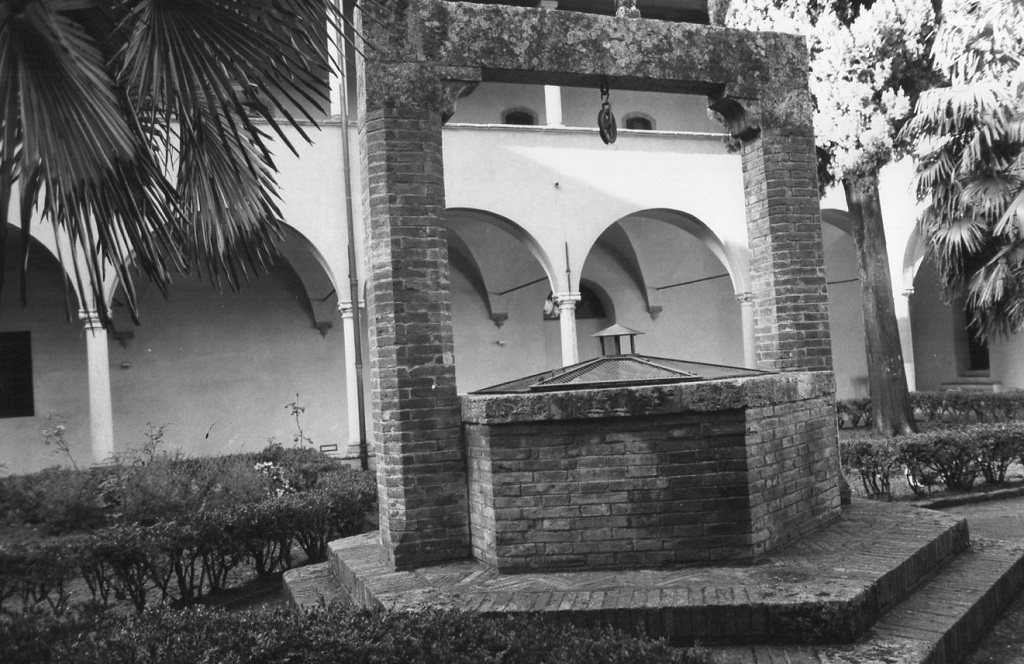 POZZO DEL CHIOSTRO DI SANT'AGOSTINO