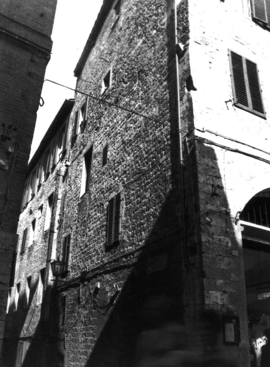 Casa di Sapia o Casa Saracini