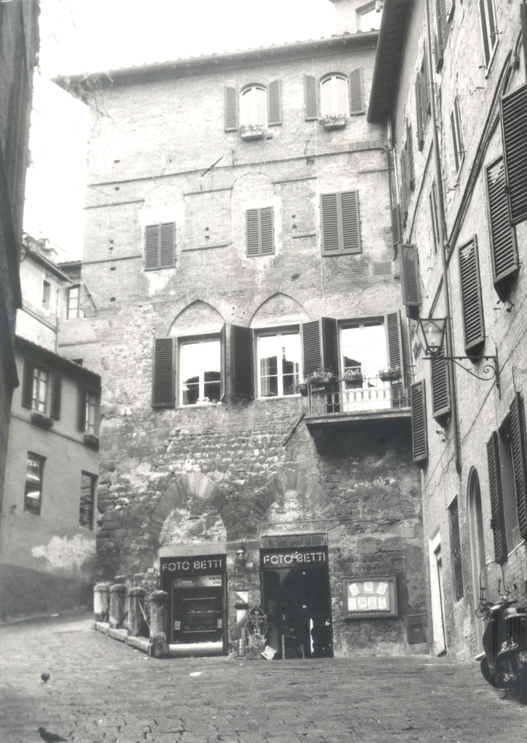 Casa medievale in via Monna Agnese