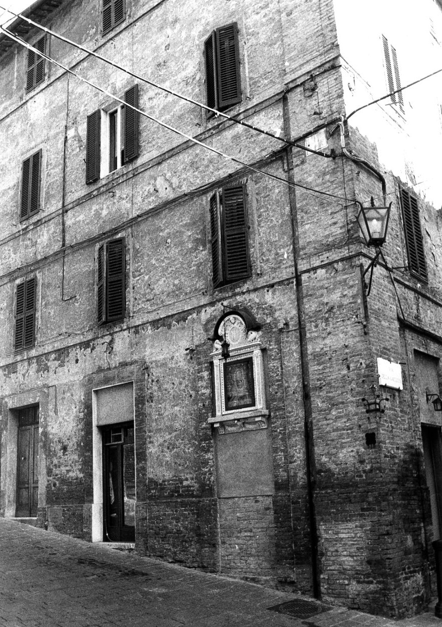 casa con tabernacolo