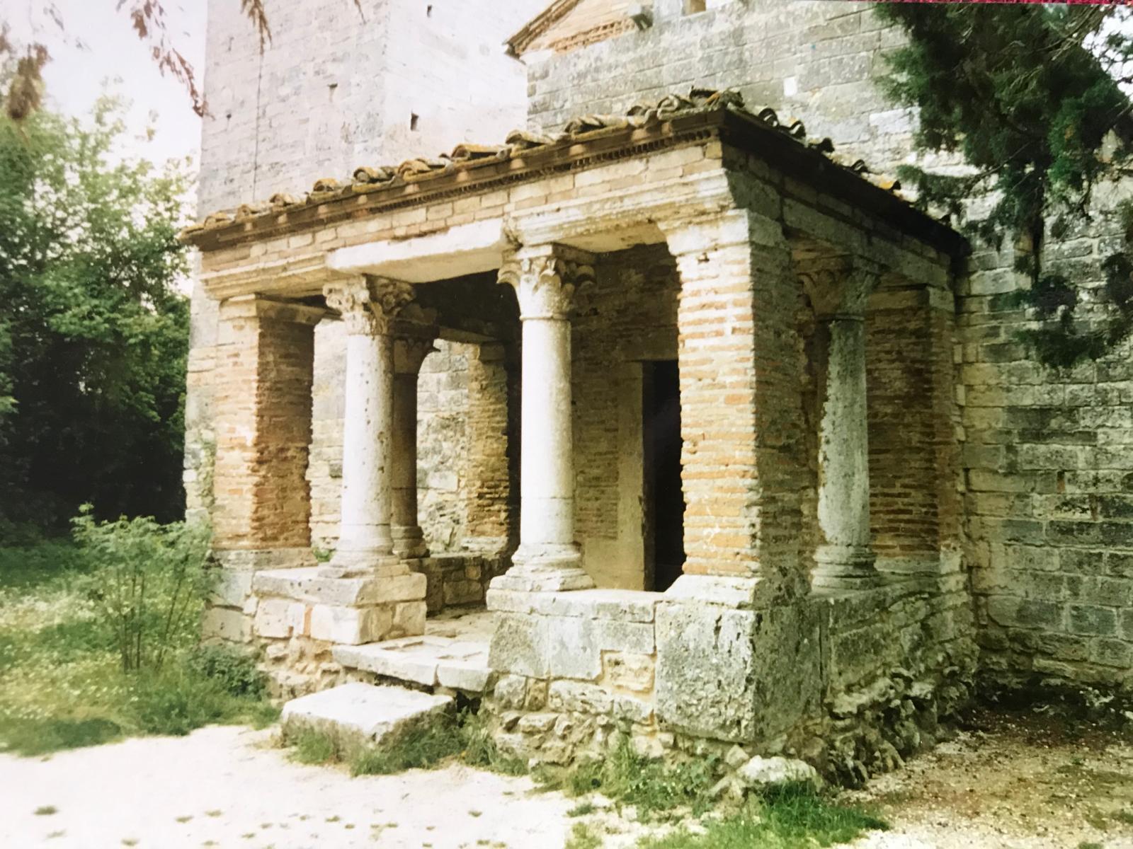 Portico della chiesa di Santa Pudenziana