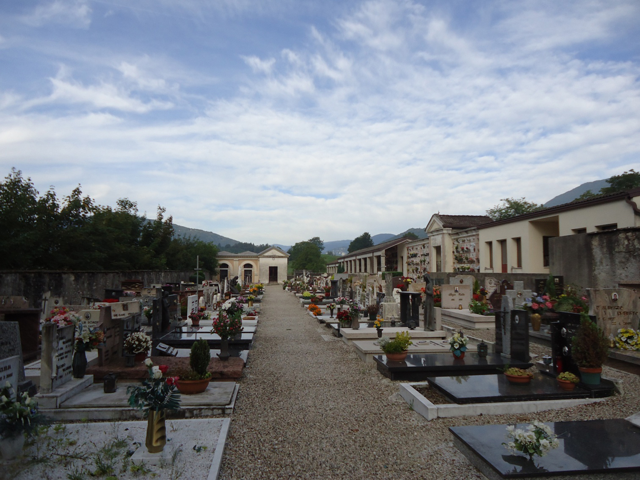 Cimitero di Tomo