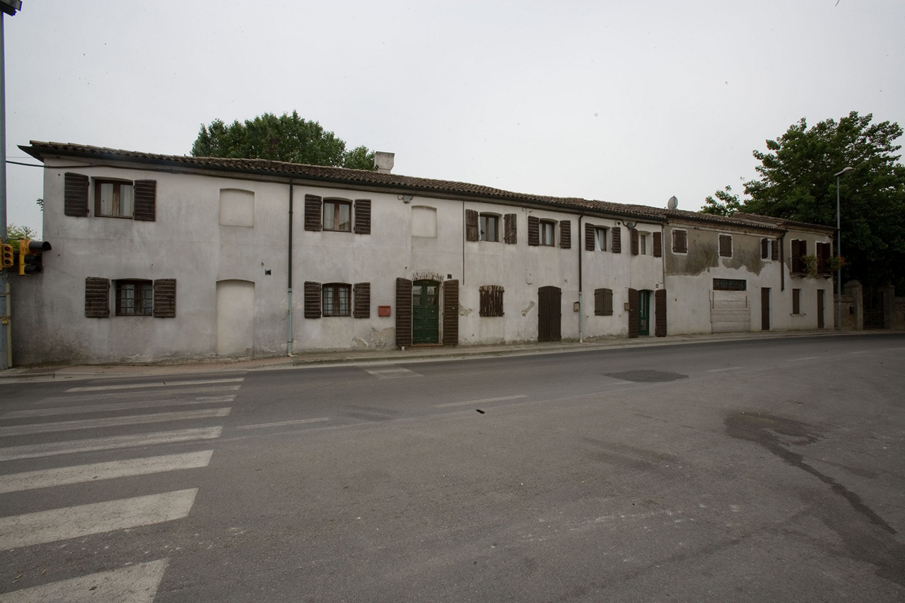 Barchessa di Villa Lion poi Ferrarese