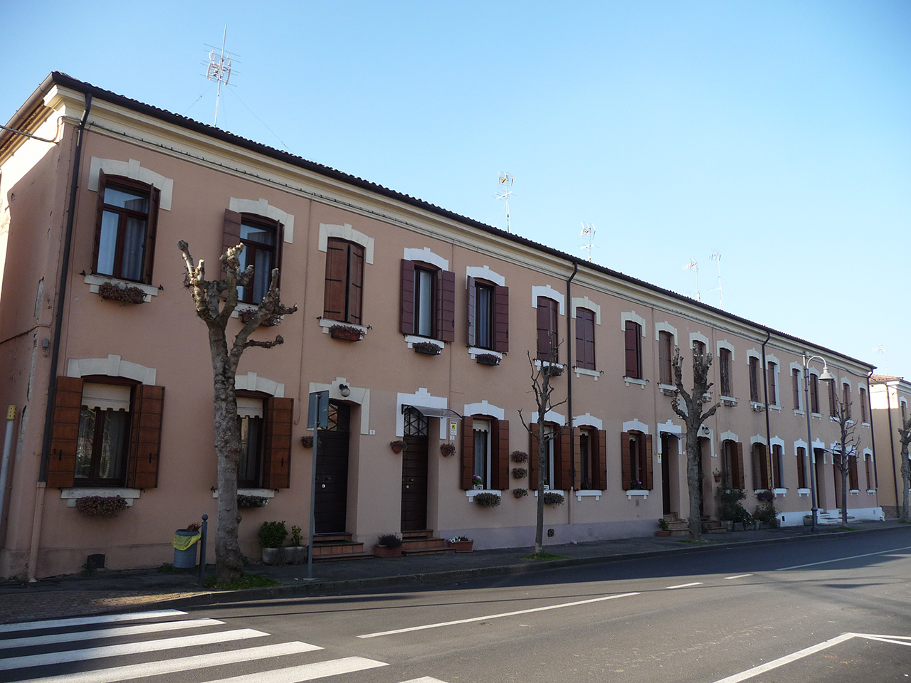 [Edificio in Via Roma, 1,3,5,7,9,11]