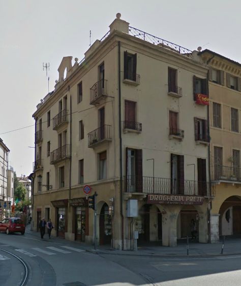 Casa con Drogheria Preti