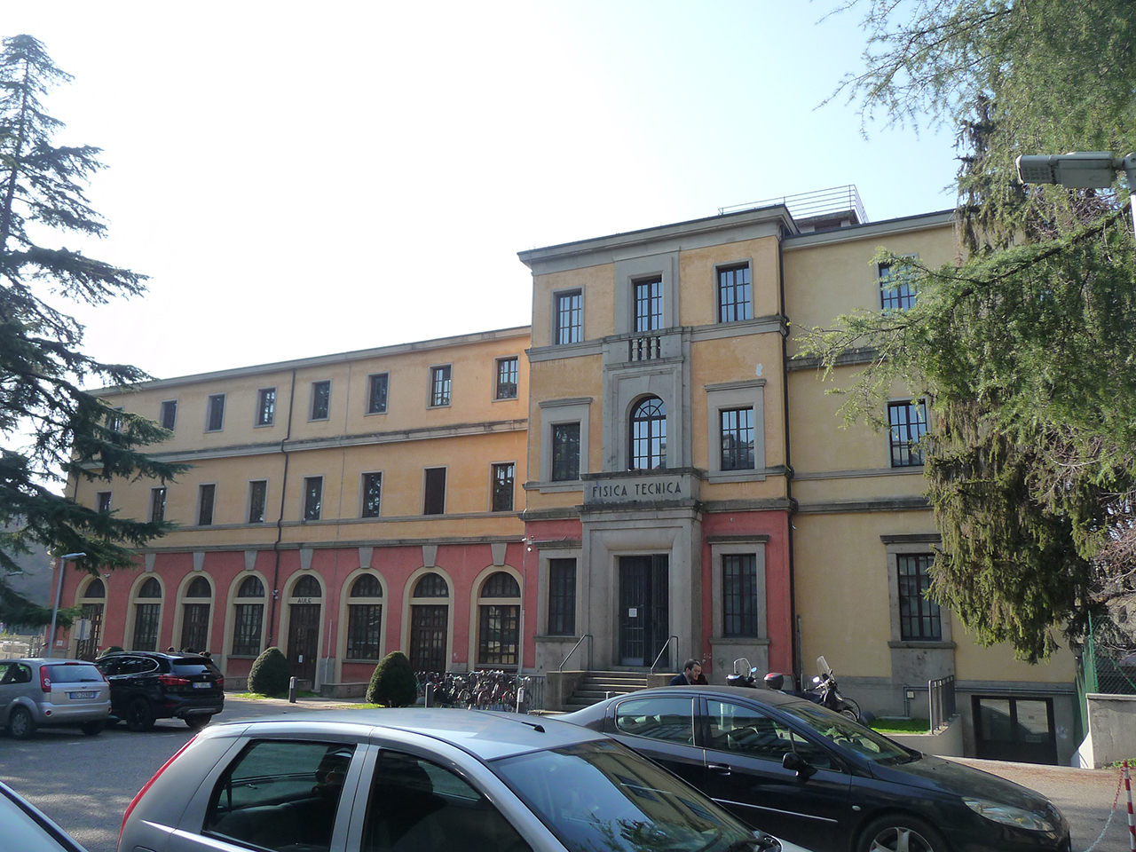 Edificio Fisica Tecnica