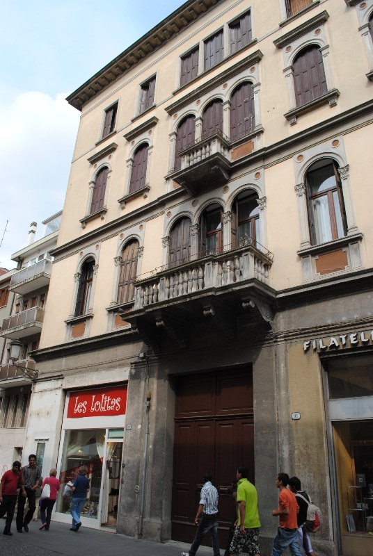 Negozio in Palazzo Ex Ravagnan