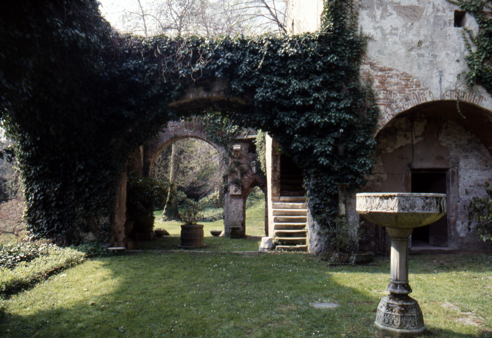Piazza , Sgaravatti