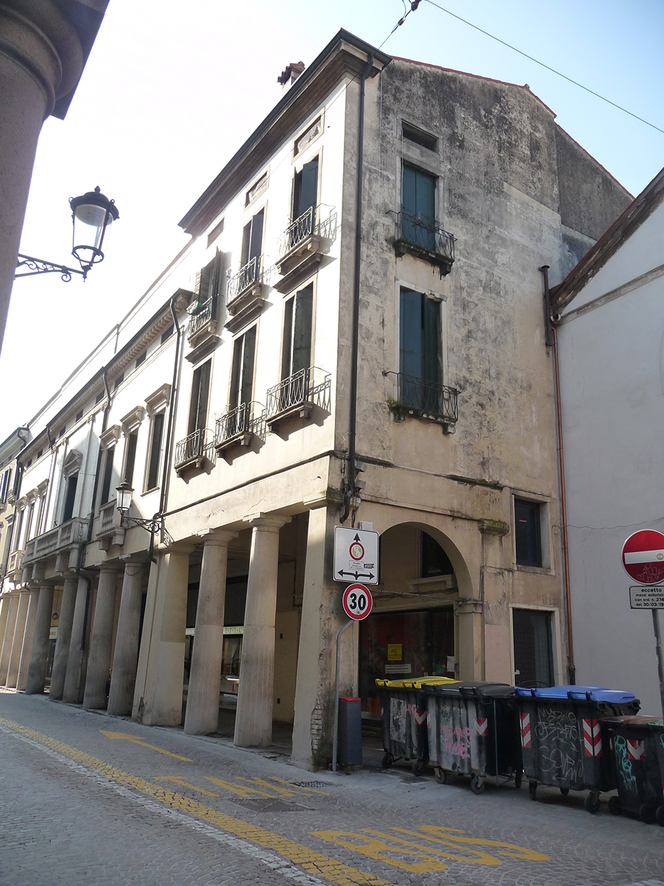 [Palazzetto in Via Dante Alighieri, 59 e 61]