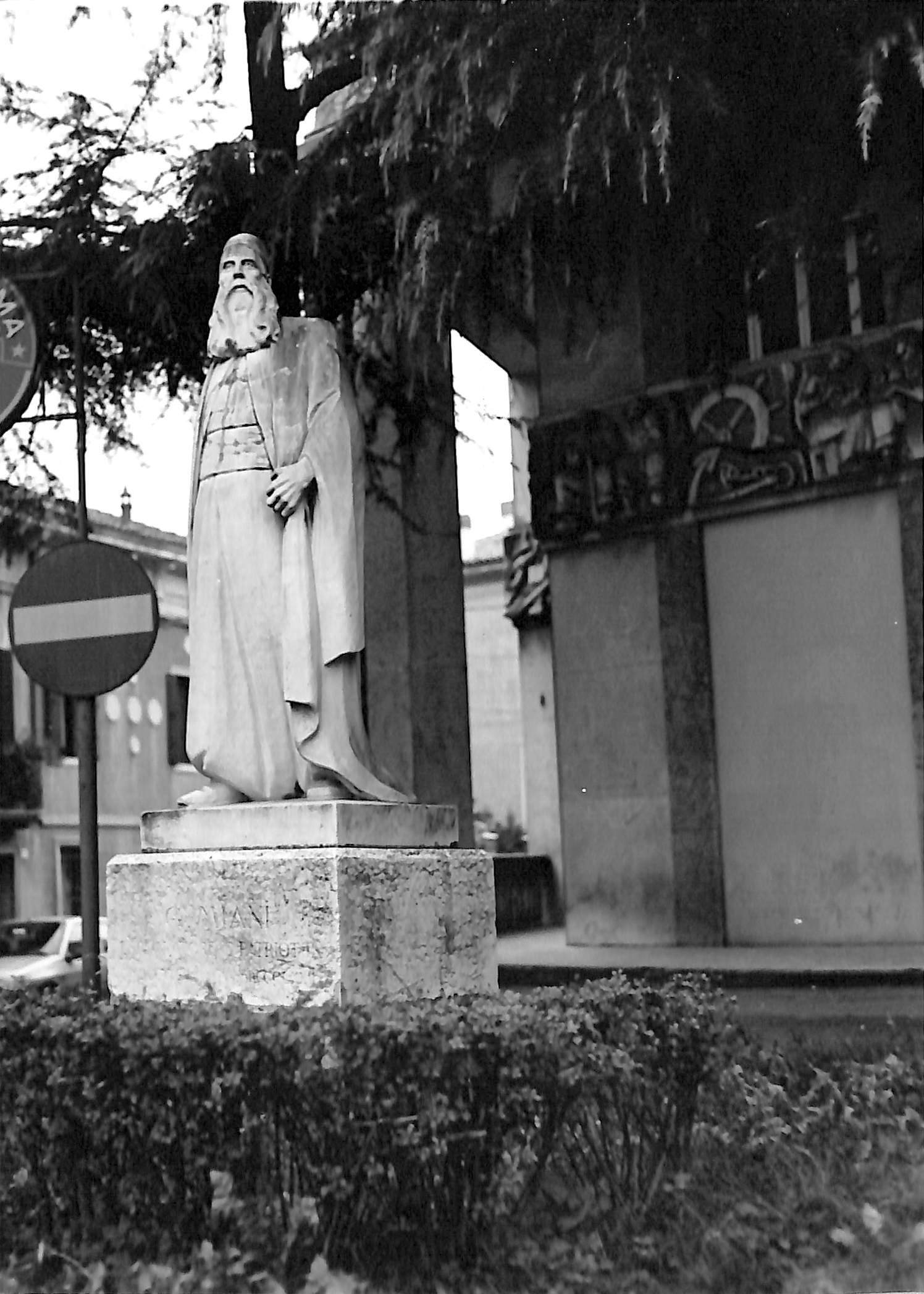 Monumento a Giovanni Miani