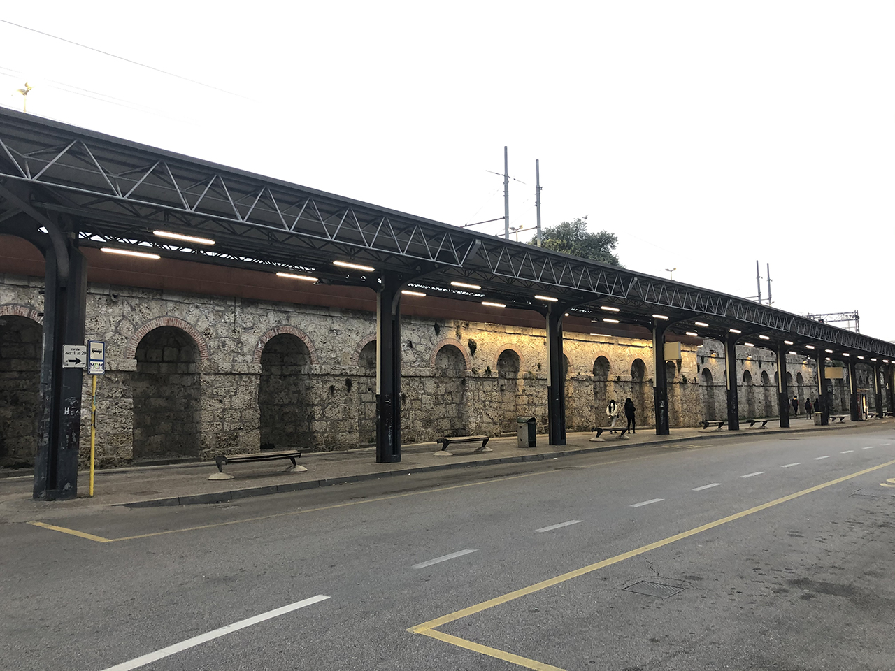Muro di contenimento parapetto degli archivolti