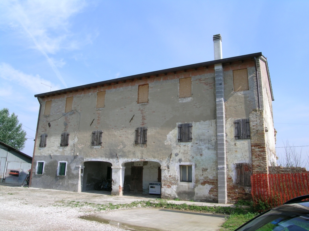Fabbricato rurale in Via Marocchesa
