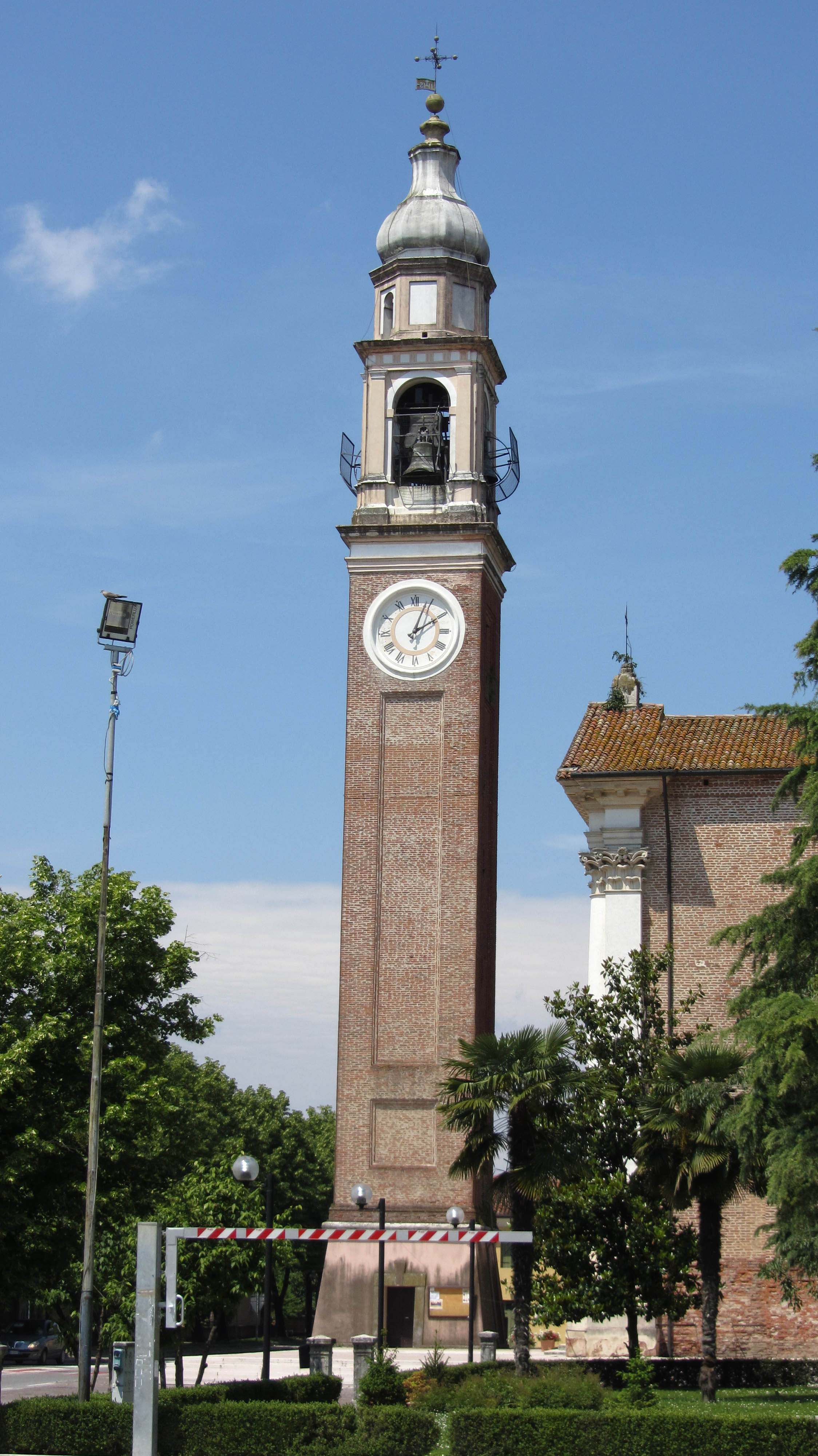 campanile della chiesa di San Bartolomeo Apostolo