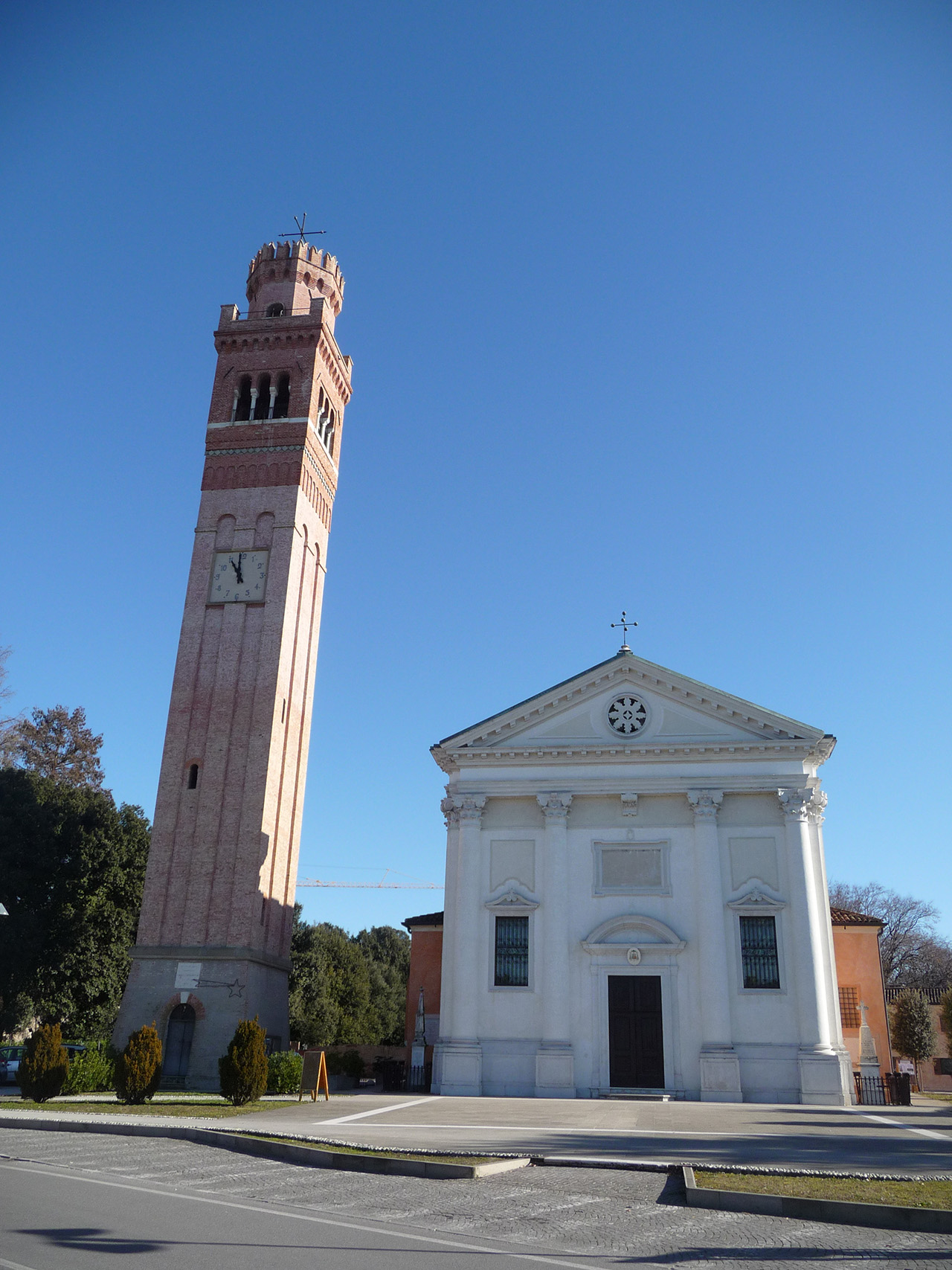 Campanile e Chiesa di Ognissanti
