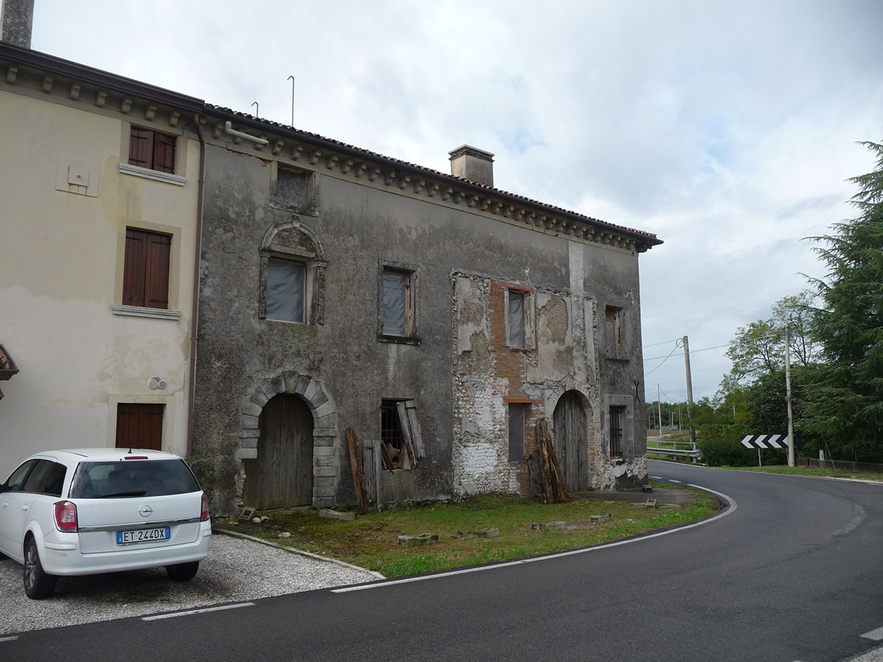 Casa dei Fioretti con pertinenze e scoperto
