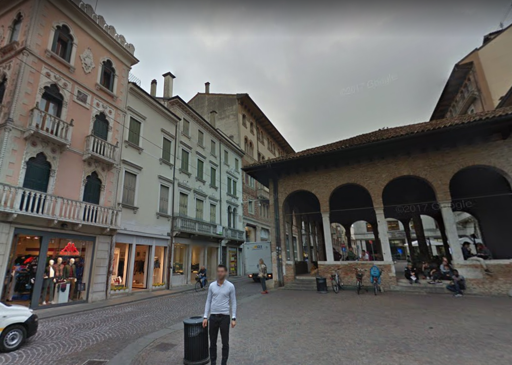 Edificio in via Martiri della Libertà