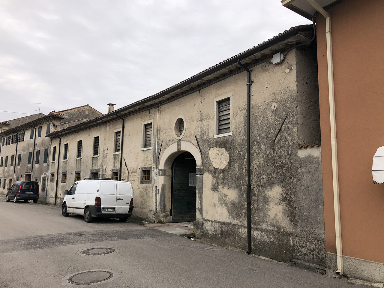 Edifici in località S. Giacomo di Veglia, via Mezzavilla n. 24