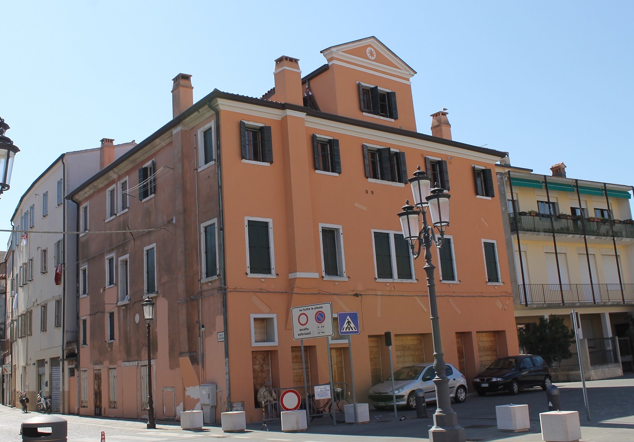 [Palazzo in Piazzale Poliuto Penzo, 6]