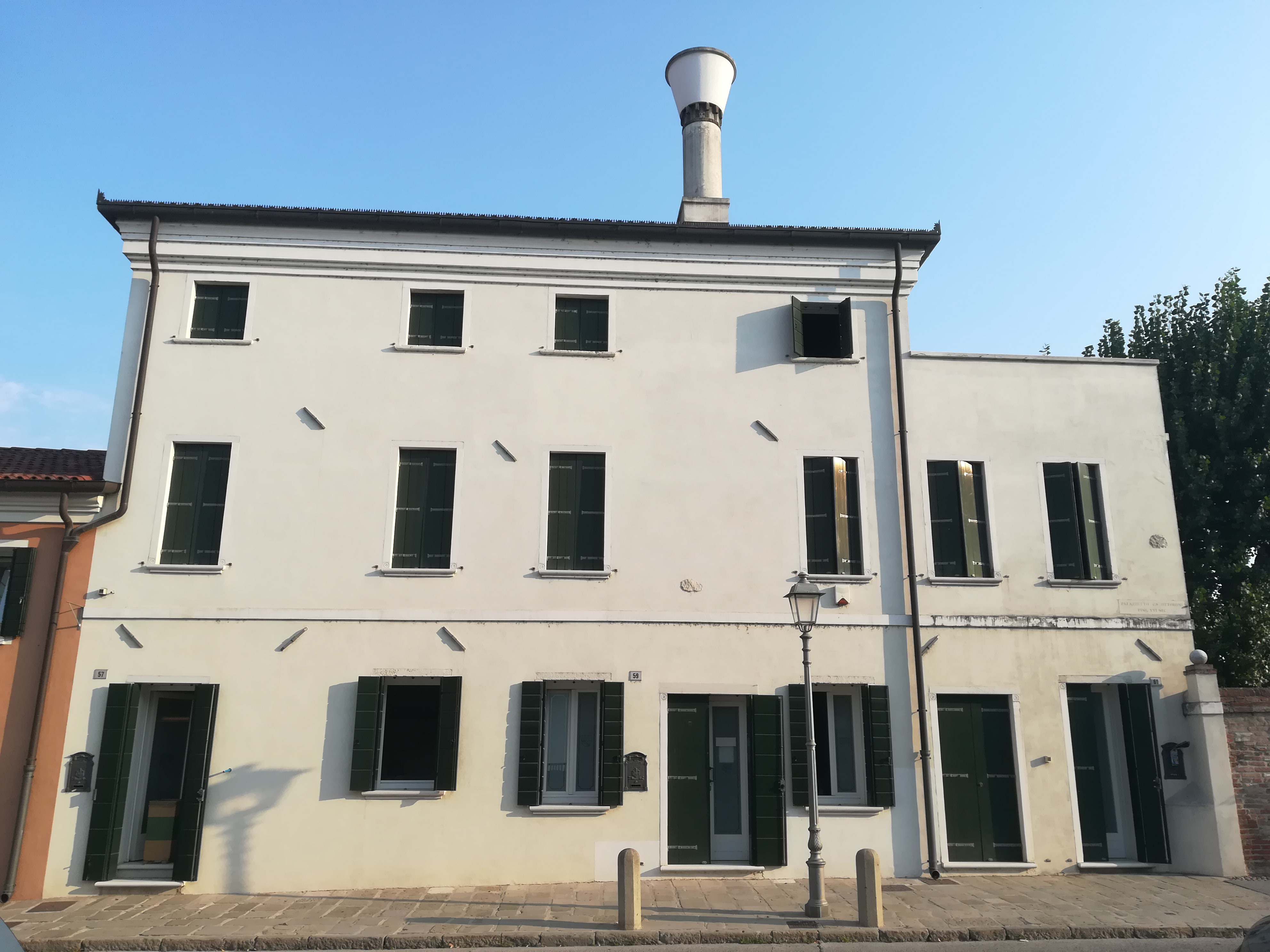 [Edificio in Via Garibaldi]
