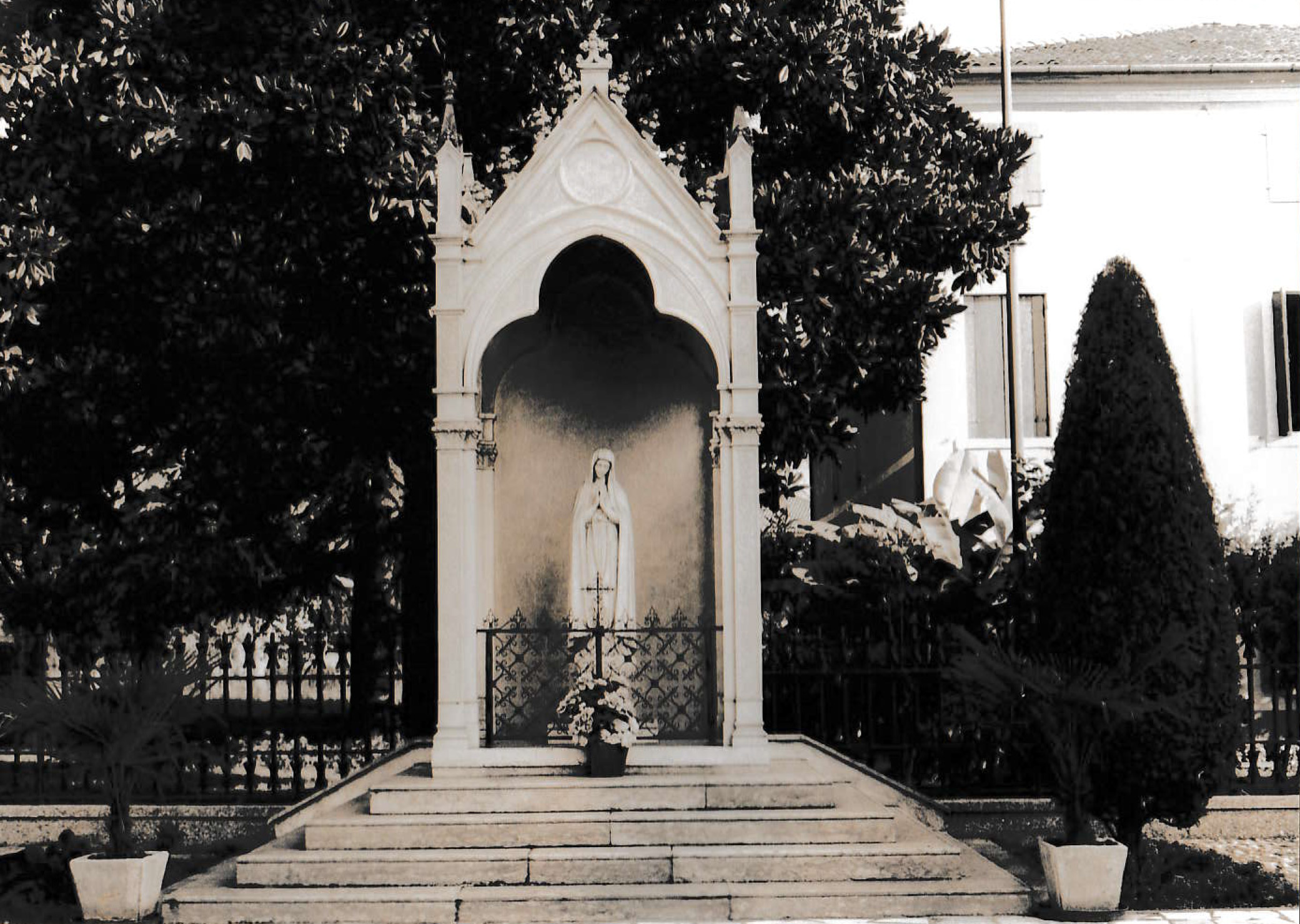 edicola, sacra in onore della Madonna