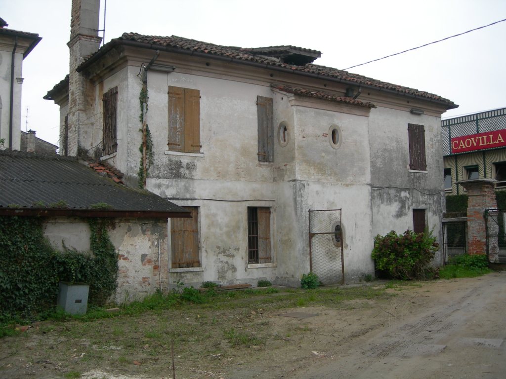 Fabbricato con giardino di pertinenza
