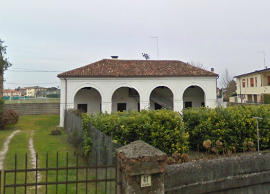 Fabbricato con scoperto di pertinenza