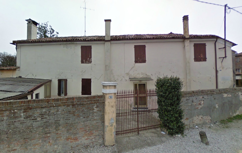 Fabbricato con scoperto di pertinenza