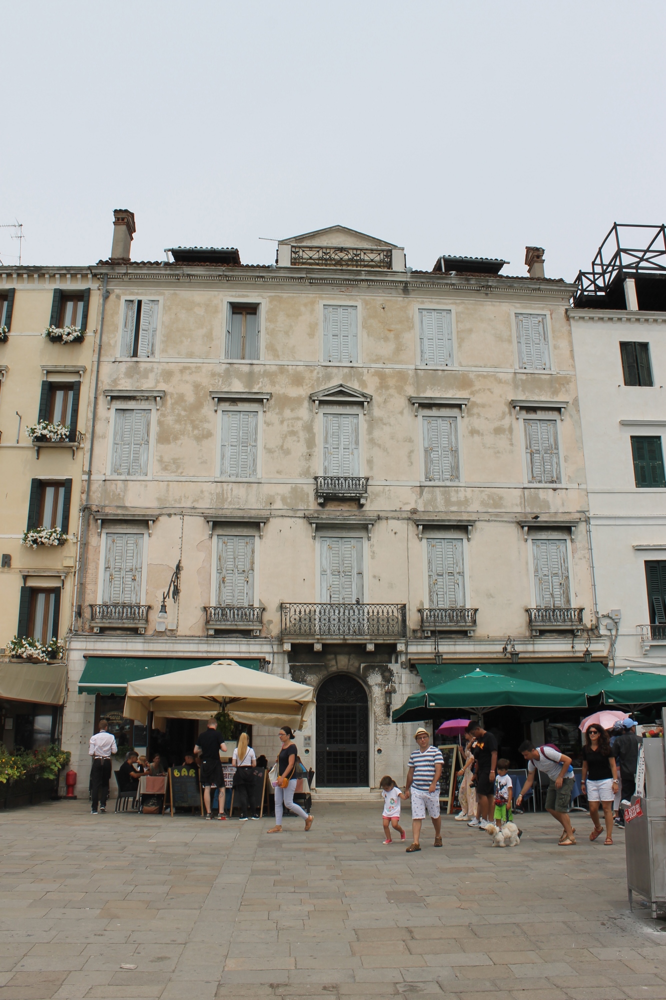 Casa ad appartamenti, privata