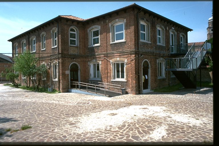 Scuola Elementare "Ugo Foscolo"