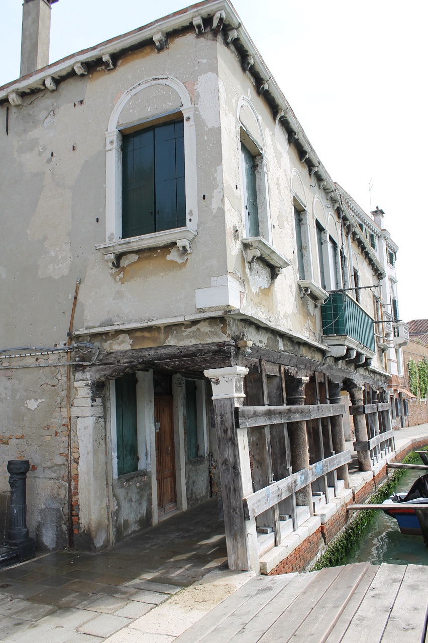 [Casa con portico in Fondamenta Cavour , 36, 37]