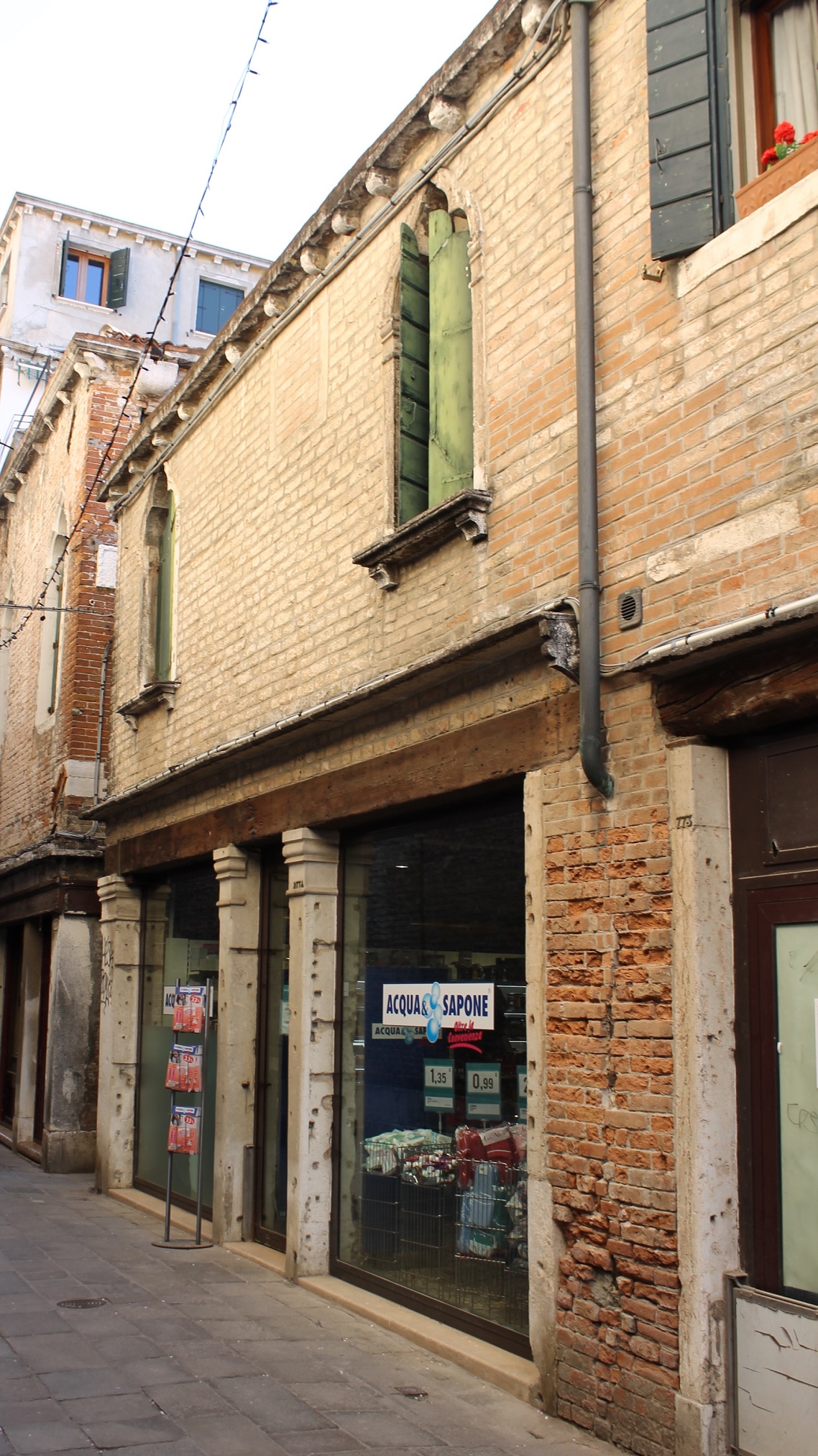 [Casa in Dorsoduro, 2774/ Calle del Tragheto]