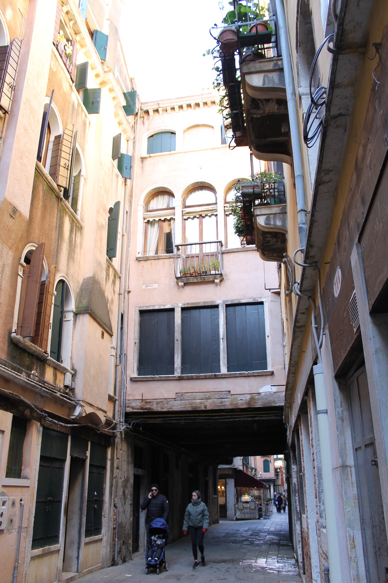 [Casa in San Polo, 708-711, 758-761/ Calle del Paradiso/ Ramo del Fontego]