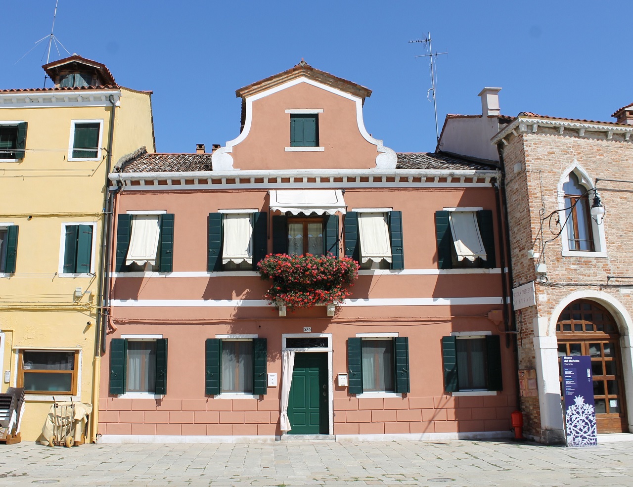 [Casa in linea con corte in Piazza Baldassarre Galuppi, 189]