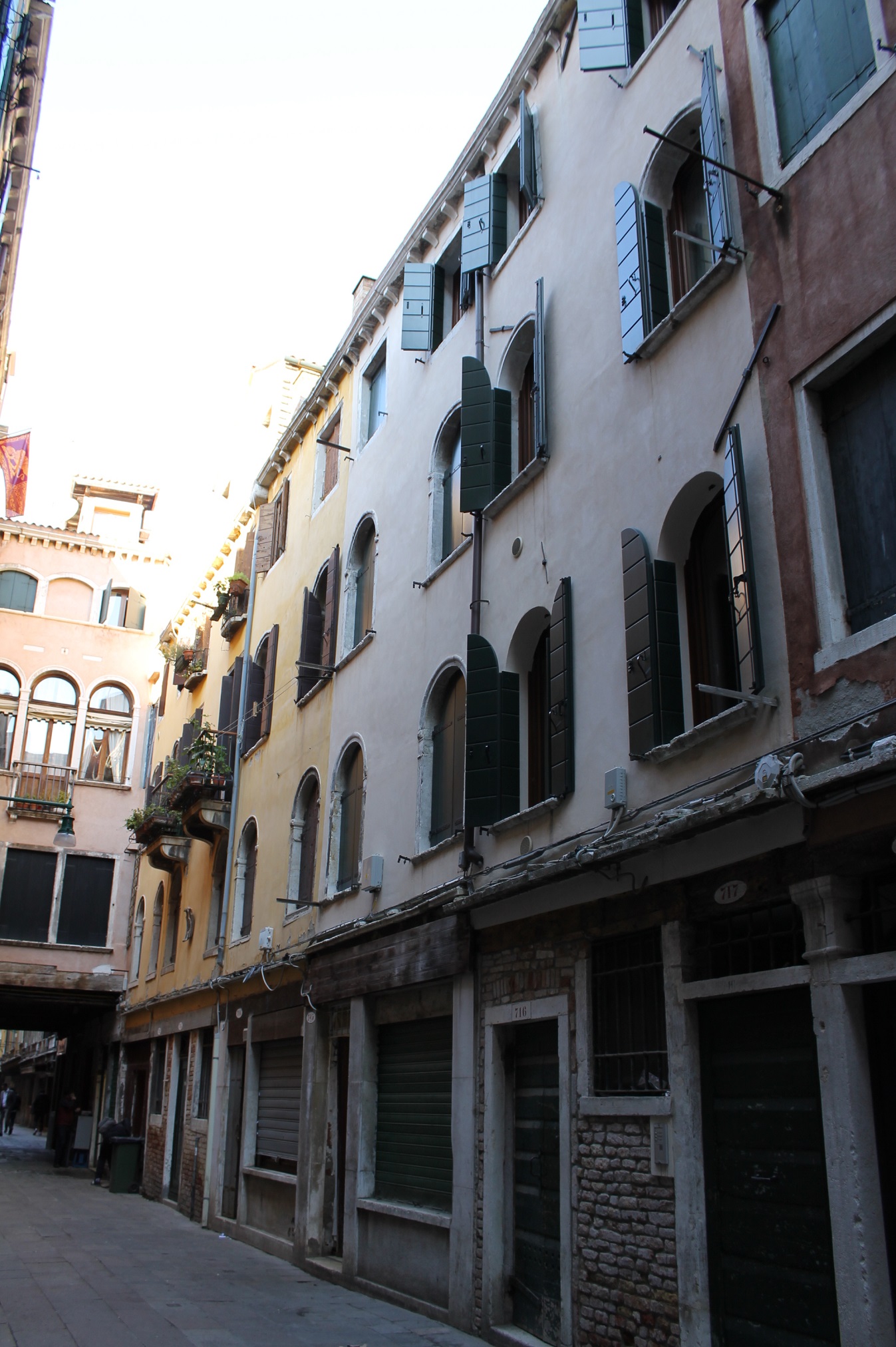 [Casa in linea in San Polo, 711-717/ Calle del Paradiso]