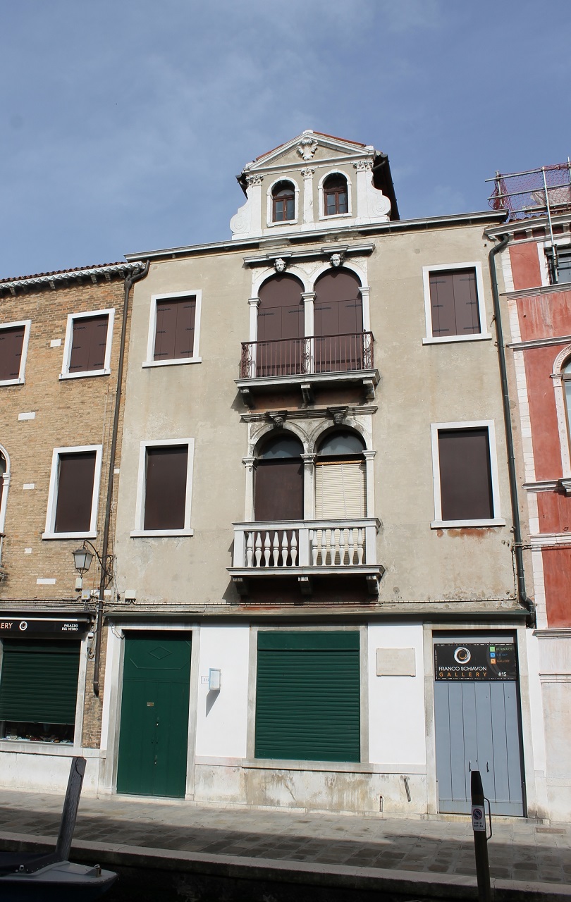 [Casa monofamiliare con cortile in Fondamenta dei Vetrai, 16, 17]