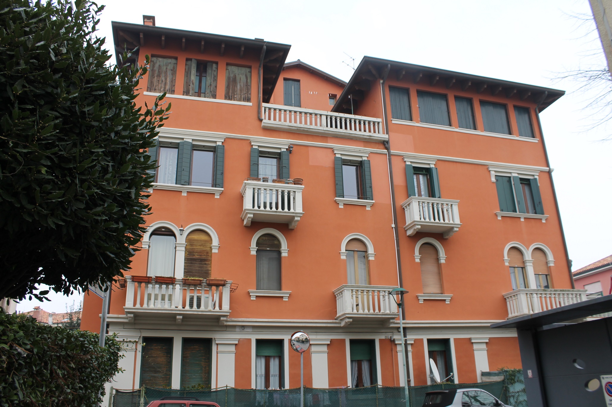 [Casa plurifamiliare in Via Lorenzo Marcello, 15]