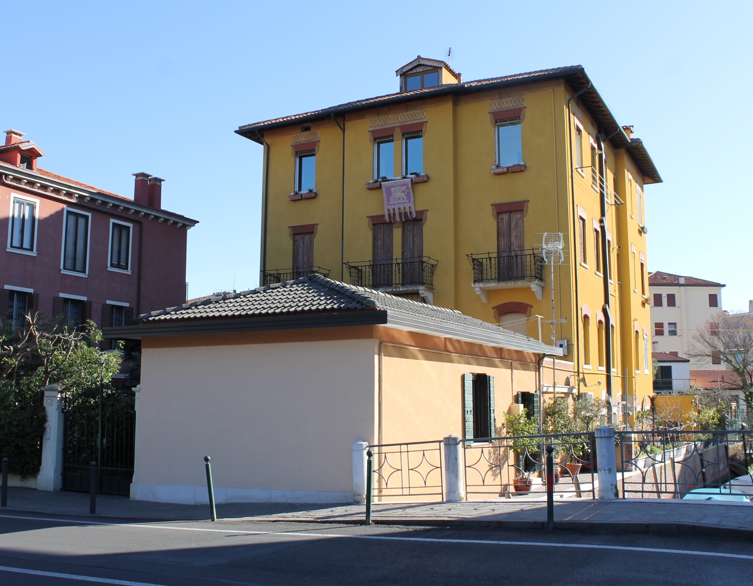[Casa plurifamiliare in Via Sandro Gallo, 45]