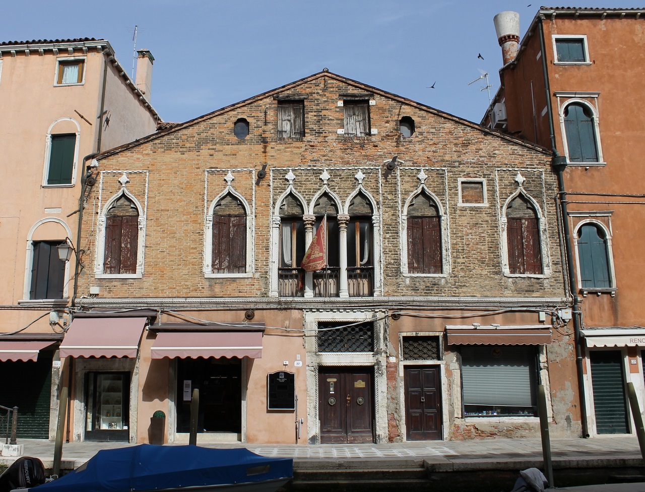 [Casa privata con corte in Fondamenta dei Vetrai, 36, 36A, 37, 38]
