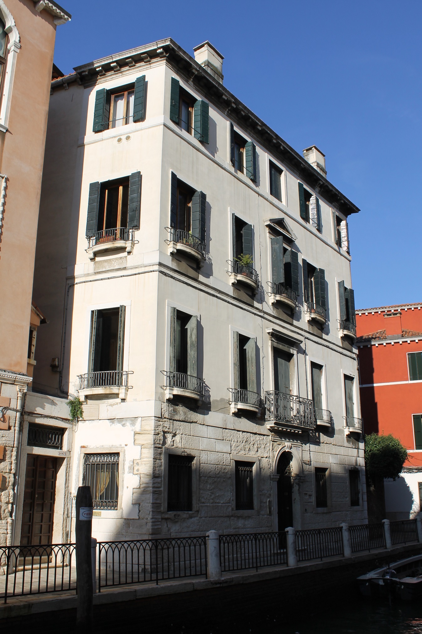 [Palazzo in Dorsoduro, 1068/ Fondamenta Bollani]