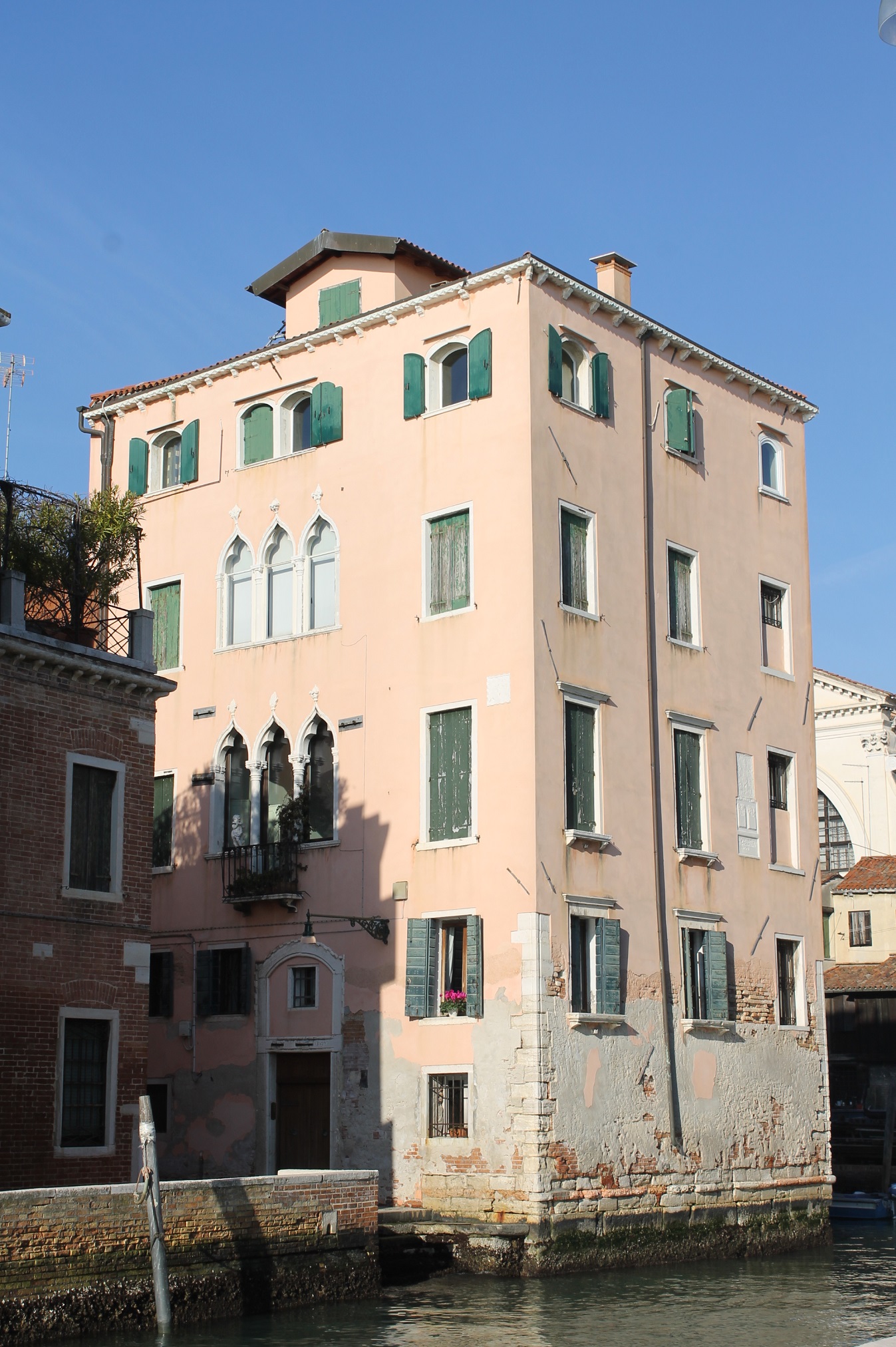 [Palazzo in Dorsoduro, 1372/ Calle del Magazen]