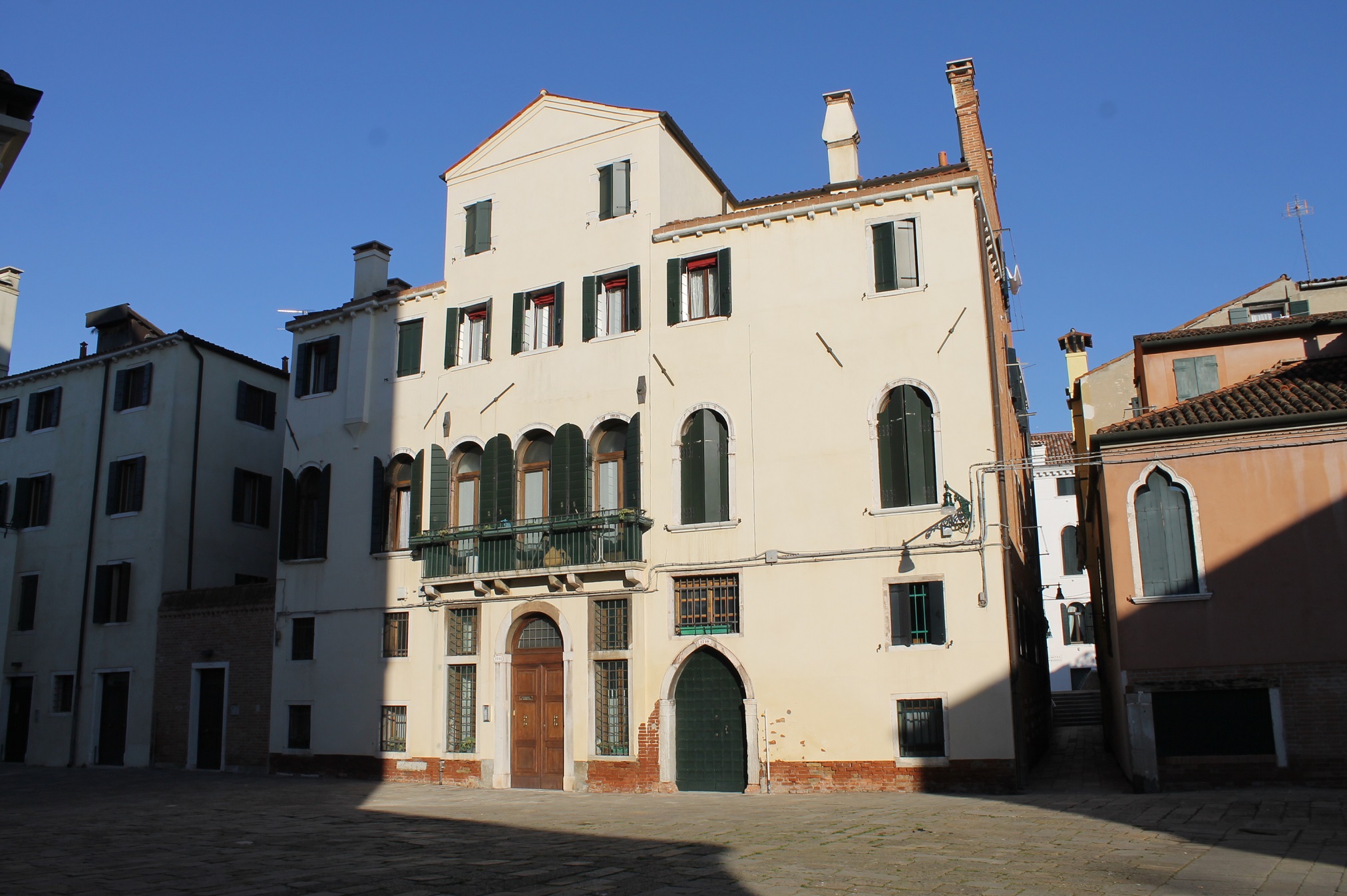 [Palazzo in Dorsoduro, 1710, 1711/ Campo Drio il Cimitero]