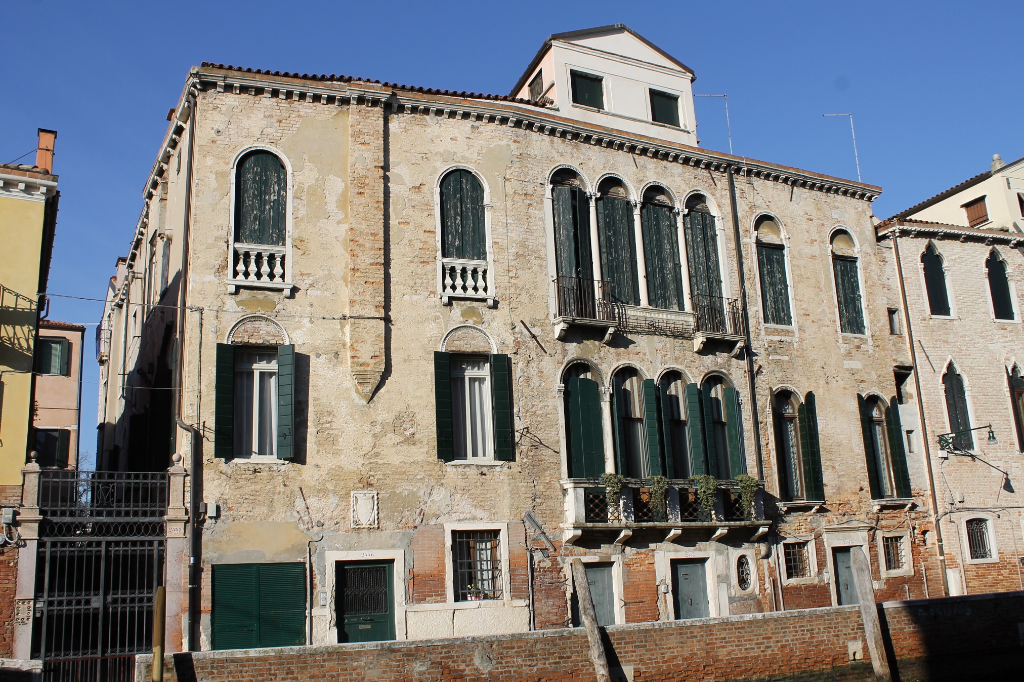 [Palazzo in Dorsoduro, 2534, 2535, 2536, 2536A/ Fondamenta Briati]